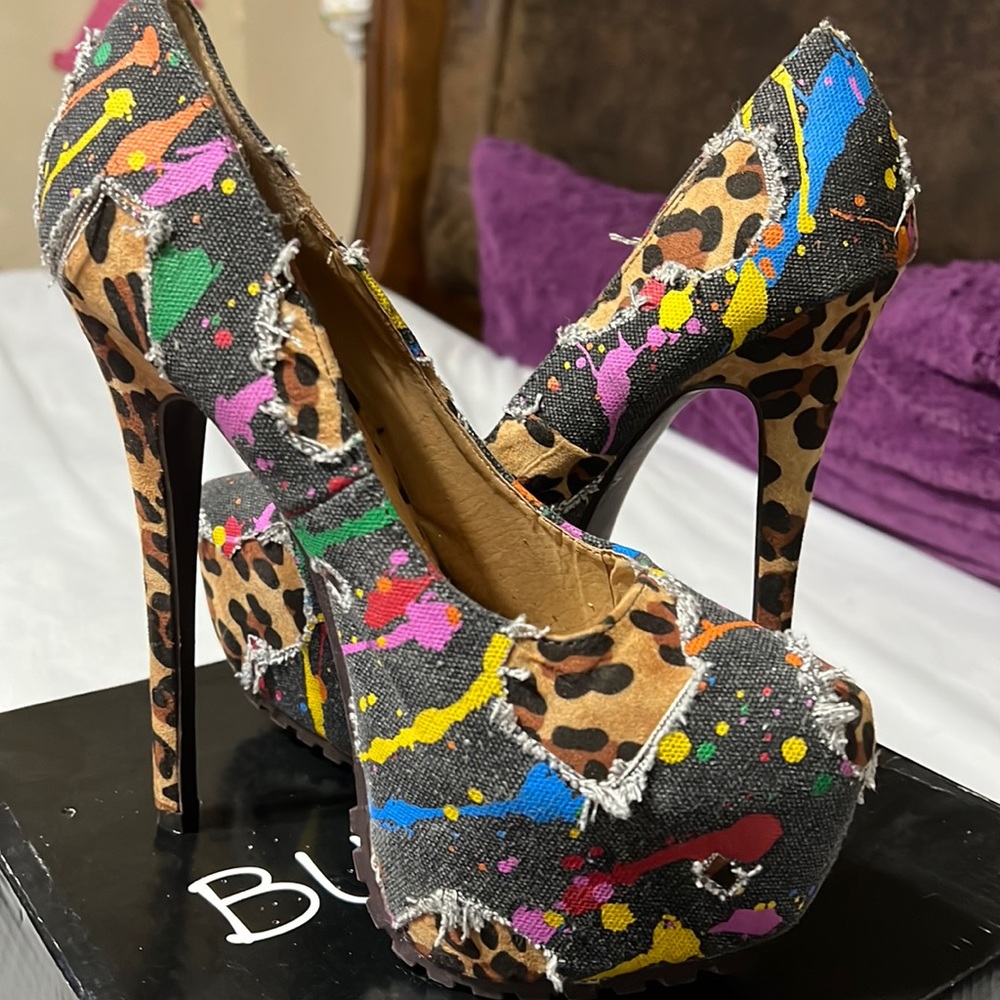 Graffiti and leopard print multi color Jean pump size 7